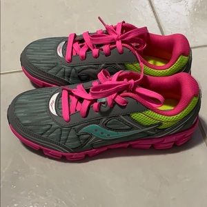 BRAND NEW SAUCONY SNEAKERS GIRLS 5